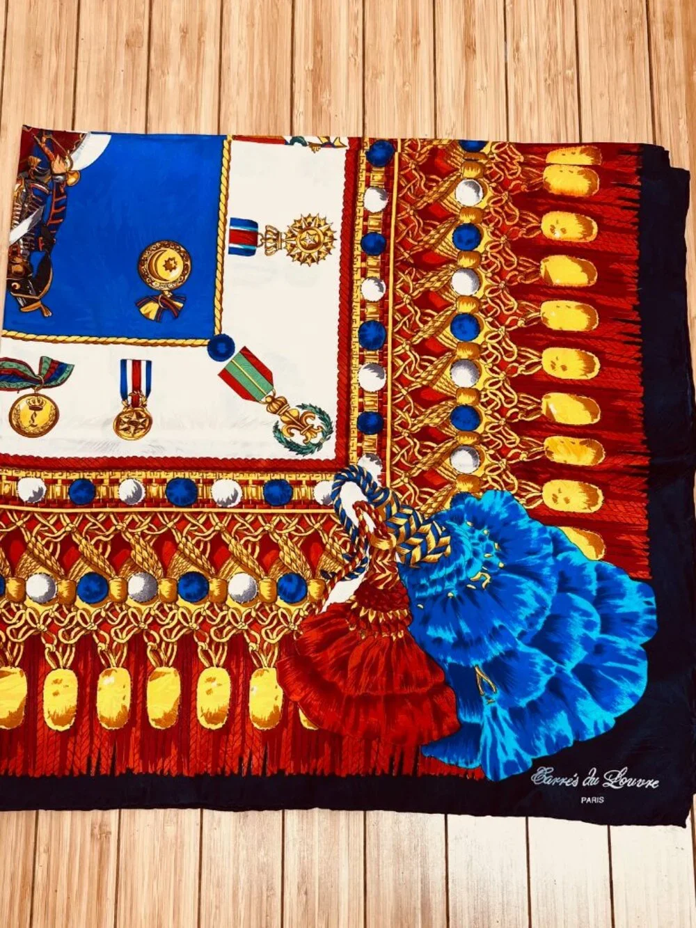 Les Carres du Louvre Paris  Silk Scarf 34"  French Louvre sit on horse ( 31) - Picture 8 of 11